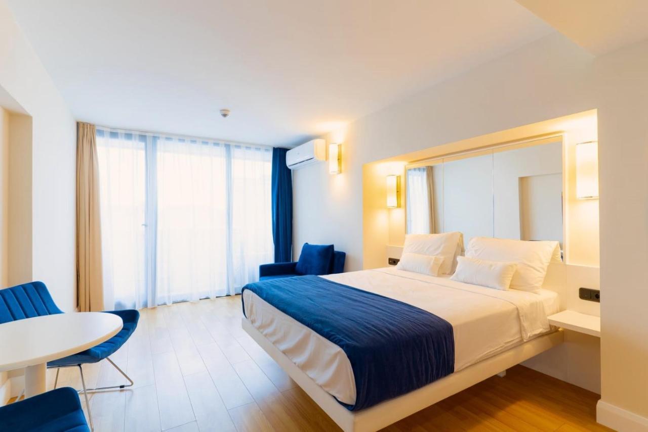 Batumi Beach Side & Sea View Aparthotel Exterior foto