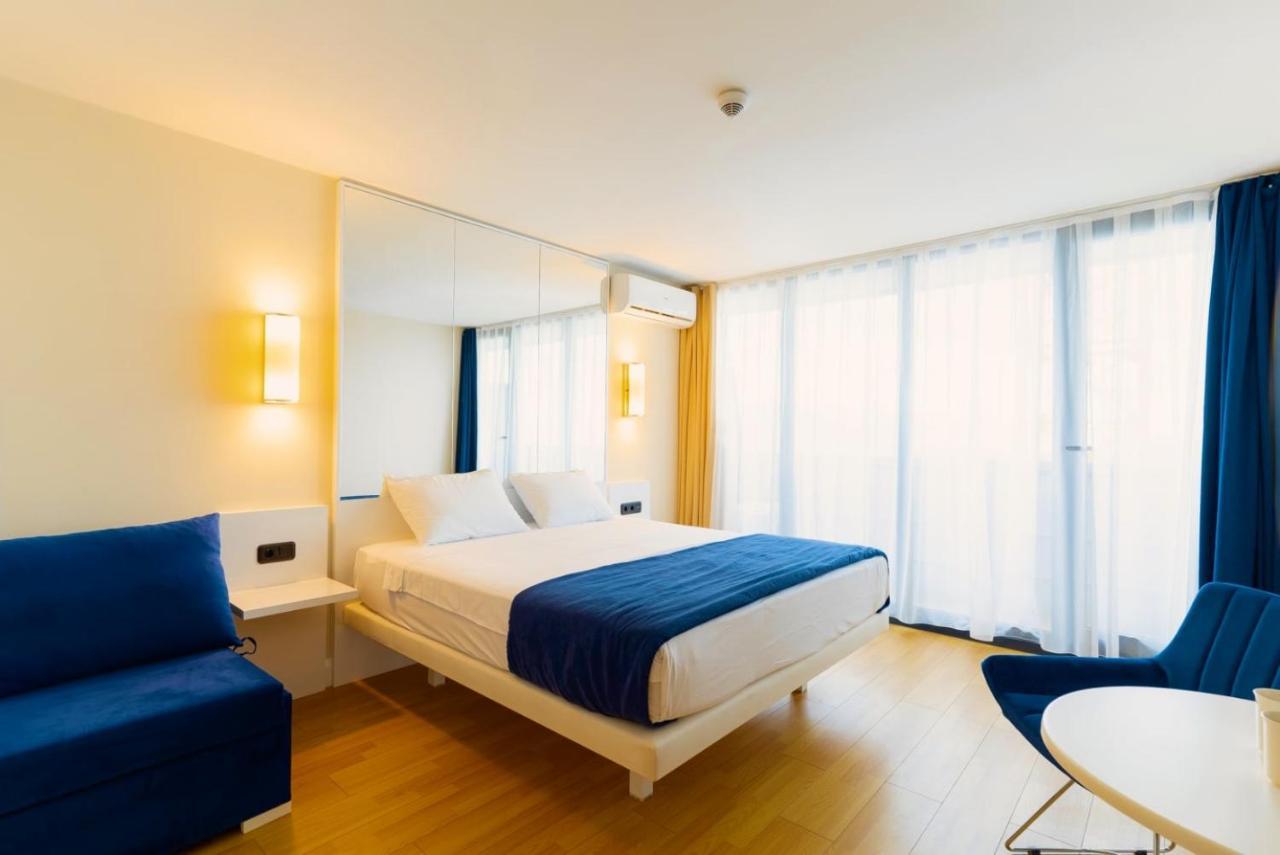 Batumi Beach Side & Sea View Aparthotel Exterior foto