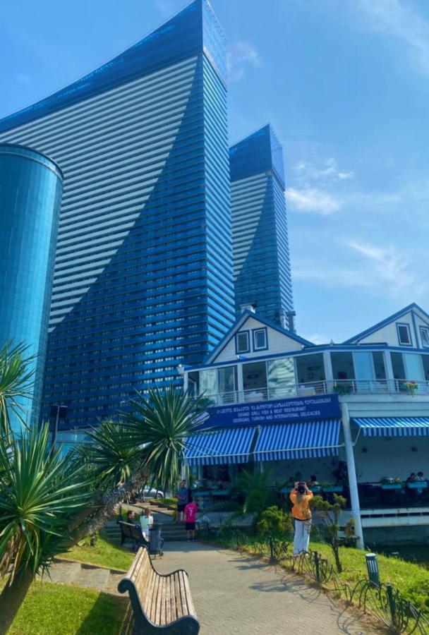 Batumi Beach Side & Sea View Aparthotel Exterior foto