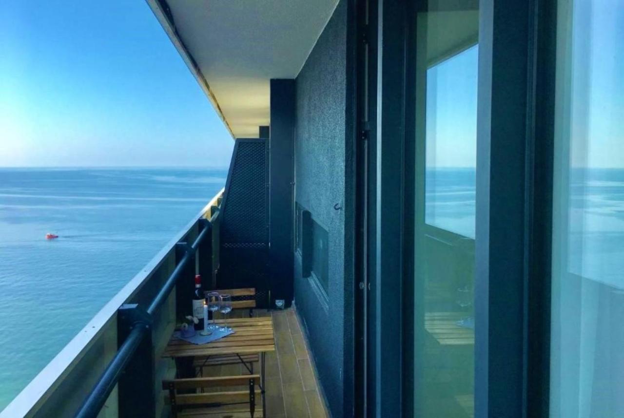 Batumi Beach Side & Sea View Aparthotel Exterior foto