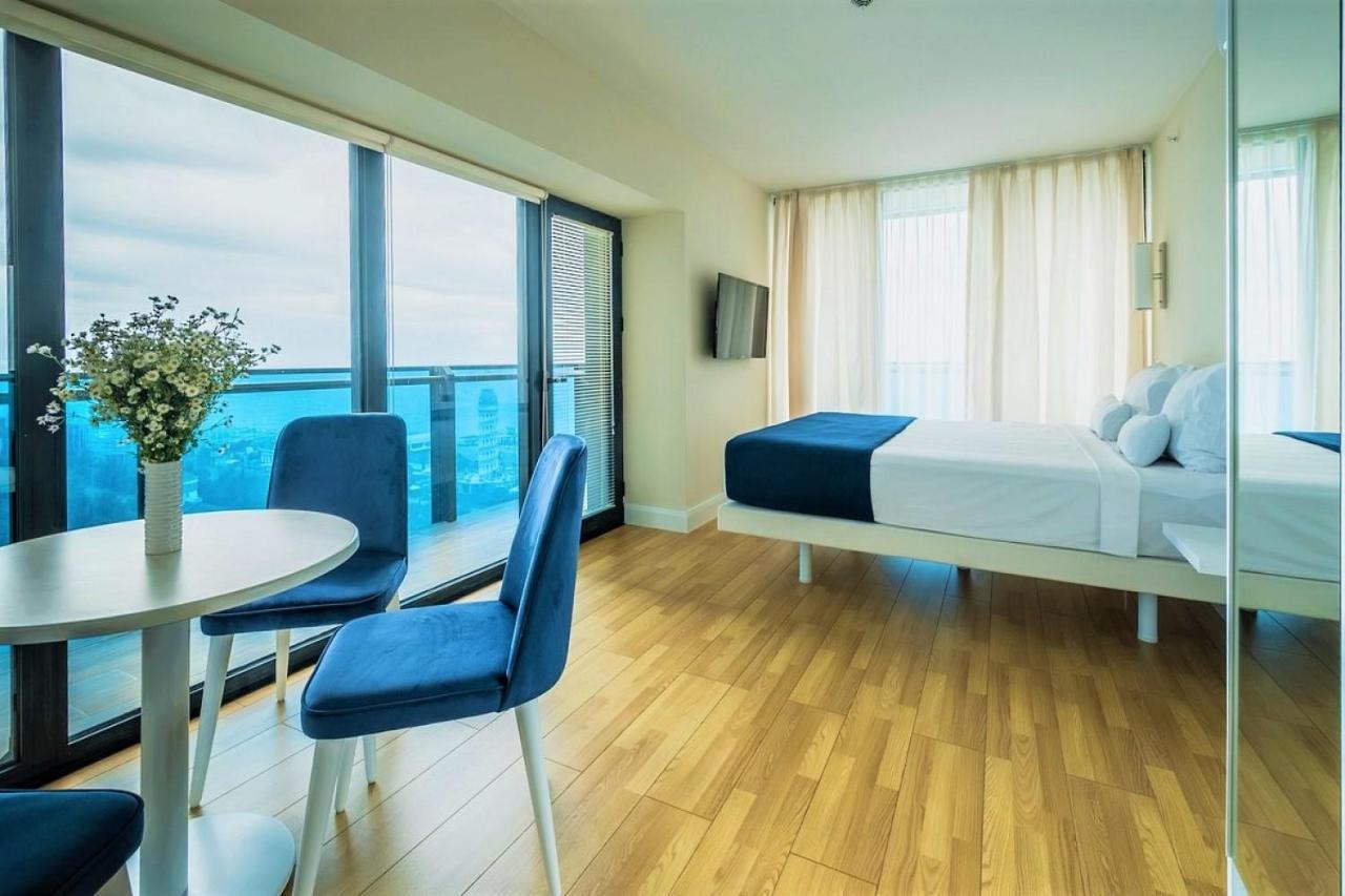 Batumi Beach Side & Sea View Aparthotel Exterior foto