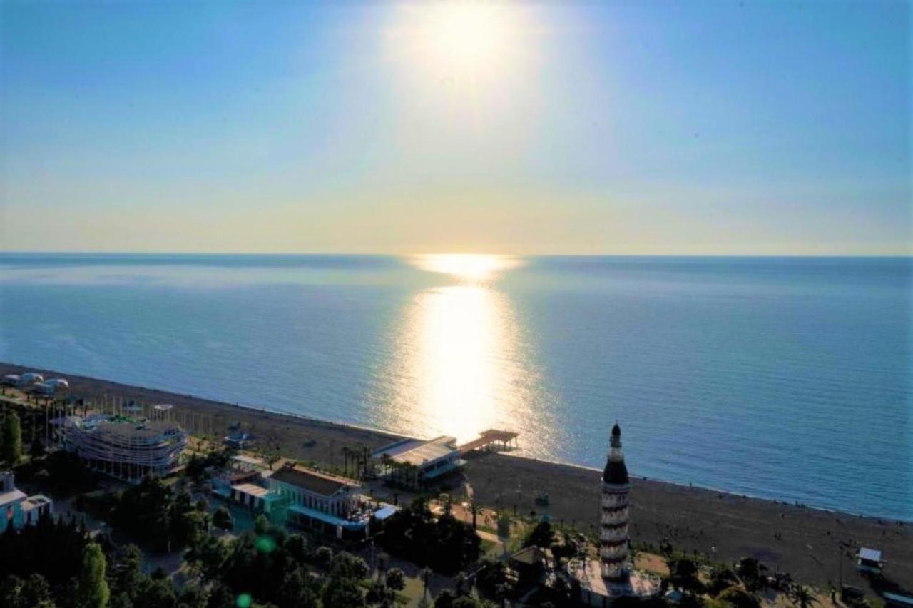 Batumi Beach Side & Sea View Aparthotel Exterior foto