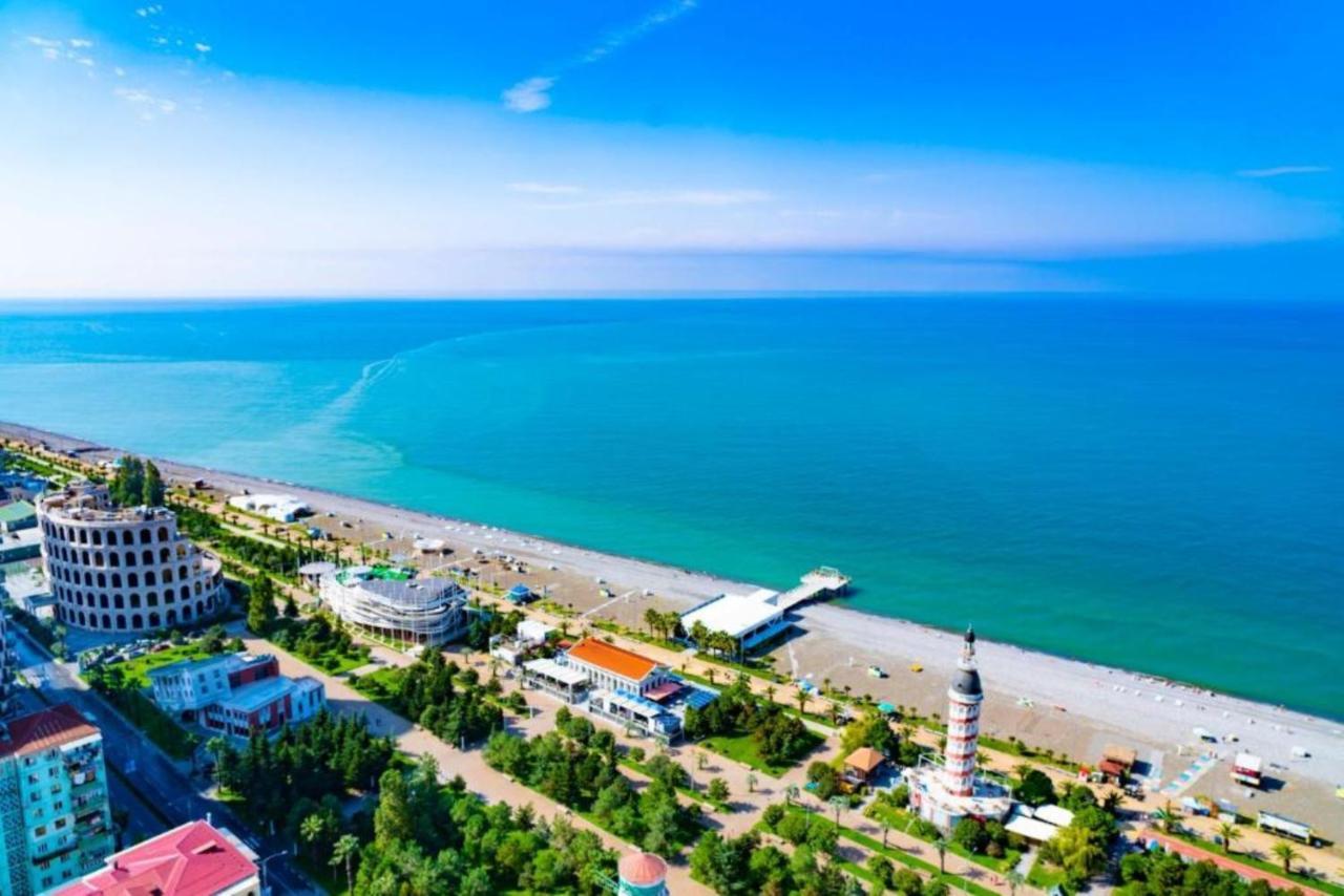 Batumi Beach Side & Sea View Aparthotel Exterior foto